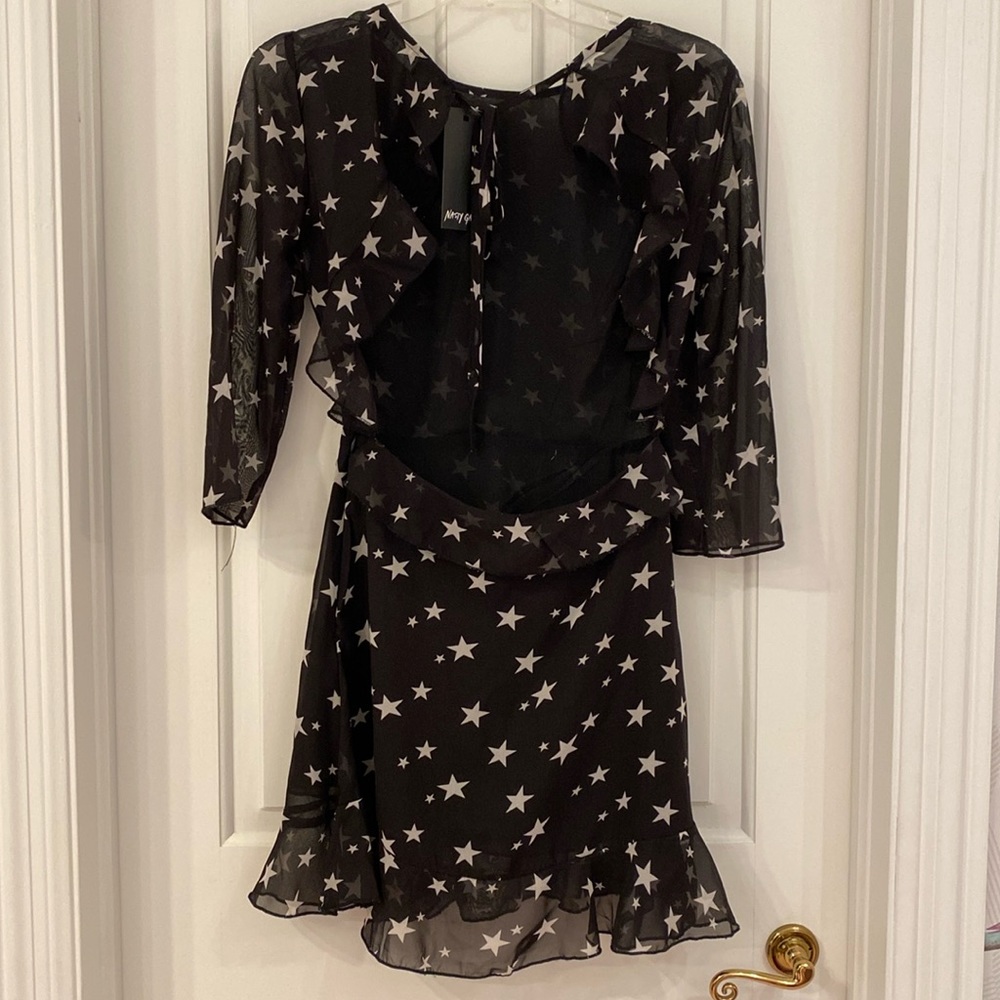 Nasty Gal Open Back Mini B&W Walk Of Fame Star Dress, sheer sleeve, ruffled NEW - Picture 5 of 14